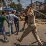 পুনৰ সংস্থাপনৰ দাবী কৰা  শিলসাঁকোৰ উচ্ছেদিতক শাৰিৰীক নিৰ্যাতন হিমন্ত বিশ্বৰ প্ৰশাসনৰ