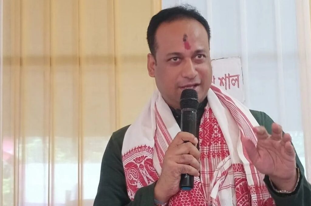 অসম ভূমি লেনদেনৰ বাবদ ধন দাবী কৰাৰ অভিযোগ নাকচ বিজেপি বিধায়ক হেমাঙ্গ ঠাকুৰীয়াৰ, ইয়াক ৰাজনৈতিক ষড়যন্ত্ৰ বুলি আখ্যা