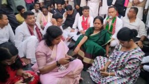 চুতিয়াত কংগ্ৰেছ নেতাৰ কনভয়ত আক্ৰমণ, গৌৰৱ গগৈসহ শীৰ্ষ নেতাসকল অক্ষত, আৰক্ষীত এজাহাৰ দাখিল